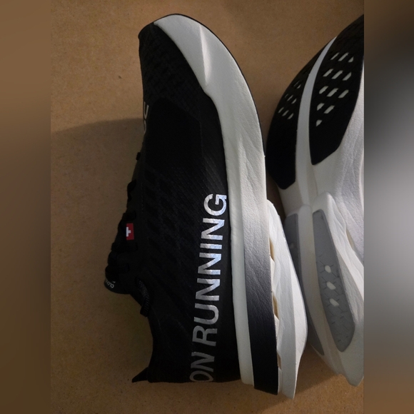 On Running Sneakers Cloudboom Strike 7.5 Women - Picture 9 of 13